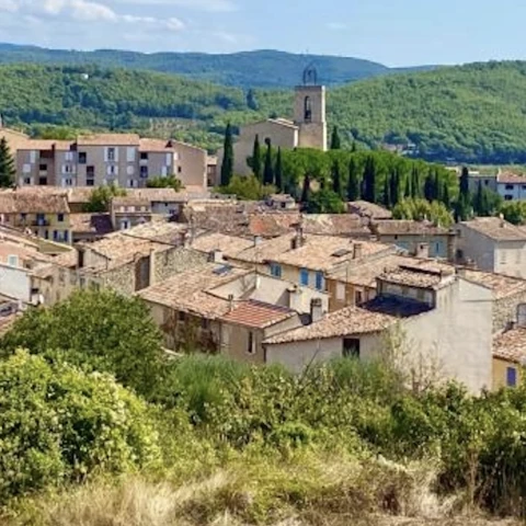 tourtour-le-village-dans-le-ciel