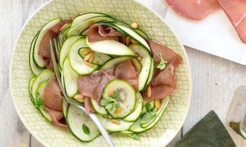 Salade de courgettes à la bresaola